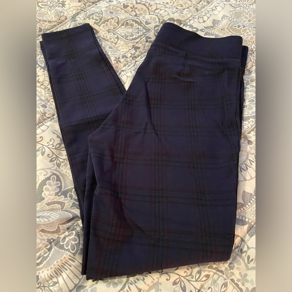 LOFT DARK BLUE WITH BLACK PLAID PATTERNED LEGGINGS SIZE SMALL
